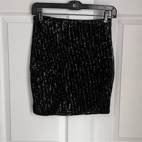 SEQUINNED MINI SKIRT BY ÉTOPHE STUDIOS - Picture 5 of 6
